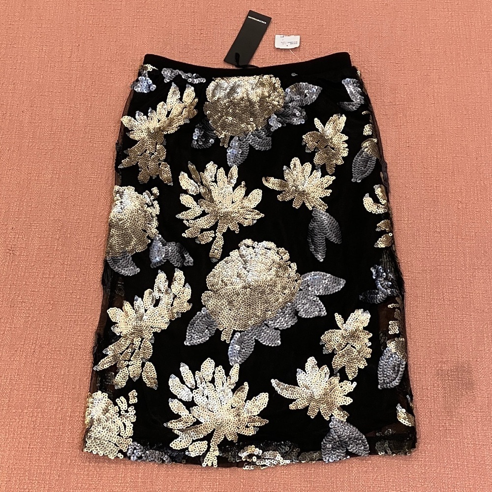 NWT Forever 21 small wm’s Black Sequin Floral Pencil Skirt W24